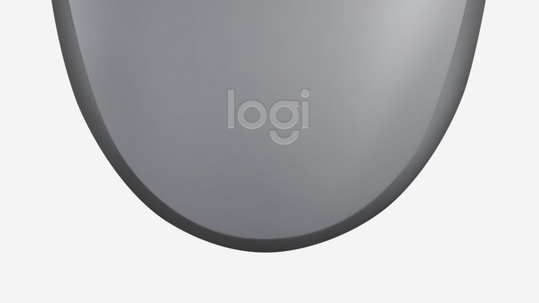 Detalle del diseño ambidiestro y la conexión USB del mouse Logitech M110 Silent.