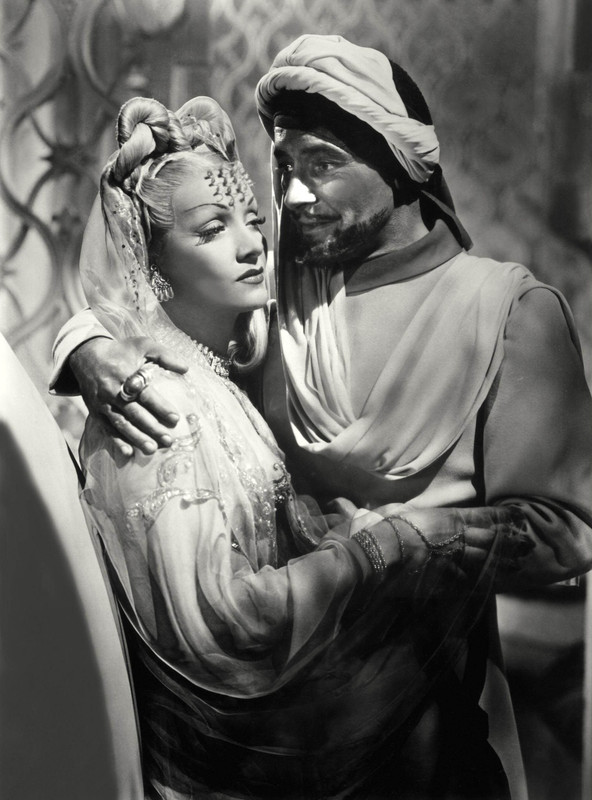 Marlene_Dietrich_d58