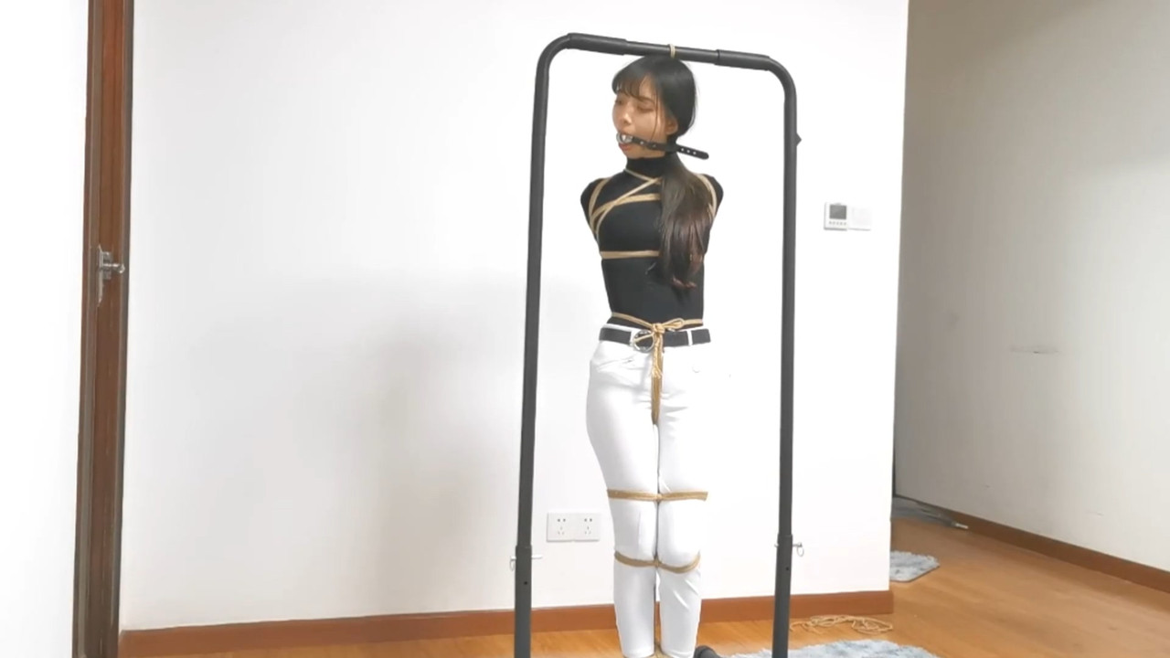 奥特曼 定制珊珊的紧缚放置.mp4_20210522_185243.733