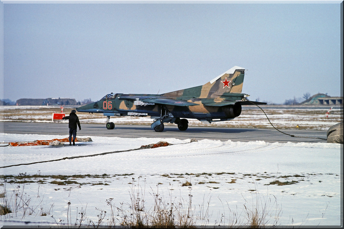 296 APIB Mig-27M 06 Red_83712545154, Winter 1992-1993