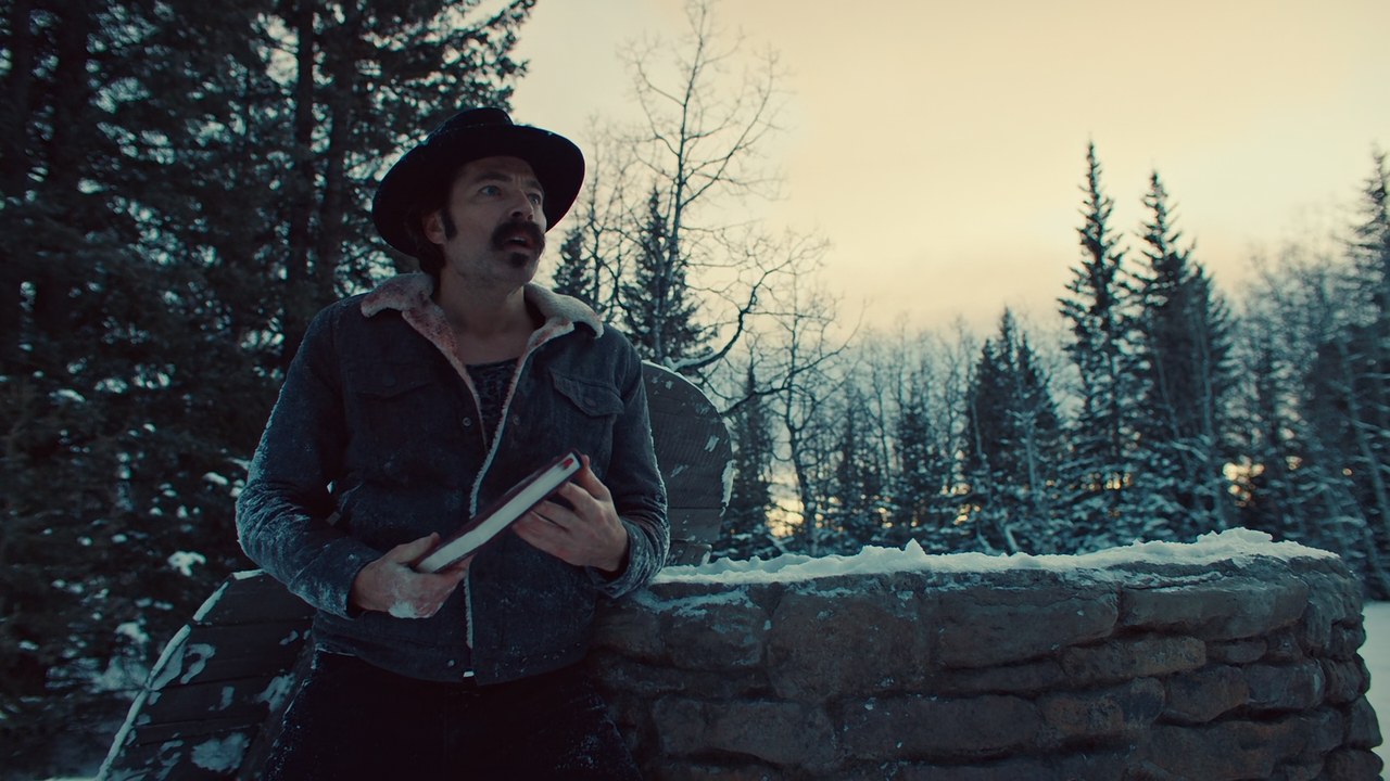 Wynonna.Earp.S04E02.Friends.in.Low.Places.1080p.10bit.AMZN.WEB-DL.AAC5.1.HEVC-Vyndros.mkv_snapshot_3