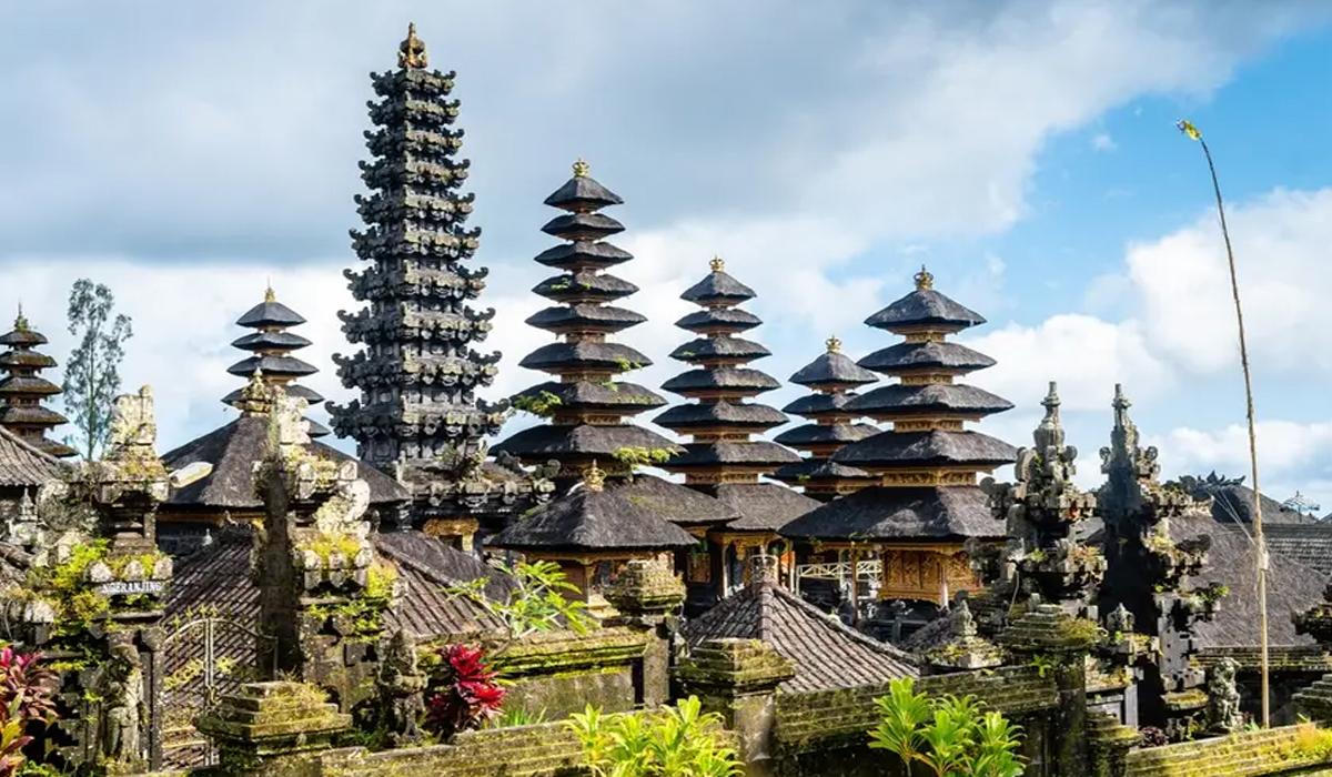 Pesona Mistis Pura Besakih Tak Pernah Luntur Sejak Ribuan Tahun Silam