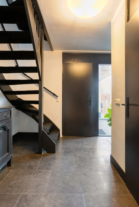 Voordeur naast trap kopie 2