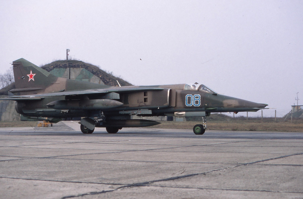 559 APIB Mig-27K 08 Blue_76802623142_3