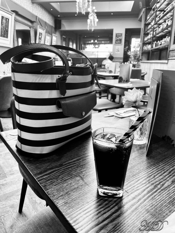 pub-black-white-interior-HD.jpg