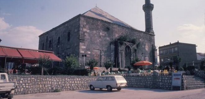 celebi-sultan-mehmet-camii-yunanistan.jpg