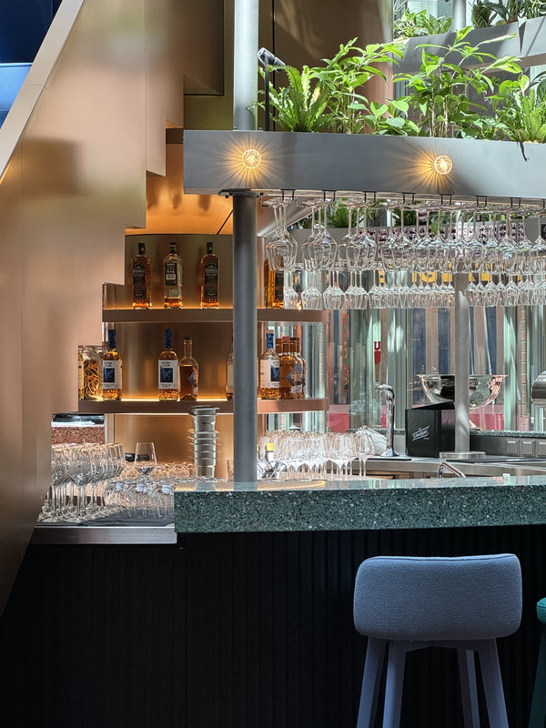 Le Big Tam Tam Hamburg Gastronomie-Lichtplanung von Studio De Schutter mit charaktervoller Restaurantbeleuchtung und architektonischem Kontrast