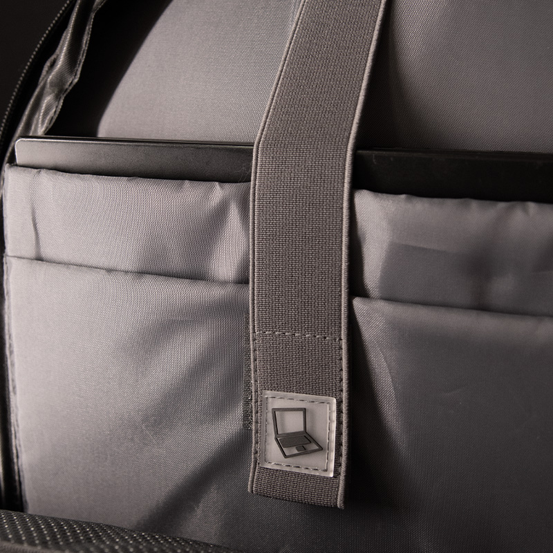 Bulto Klip Xtreme Xpandpack mostrando su diseño delgado y expandible.