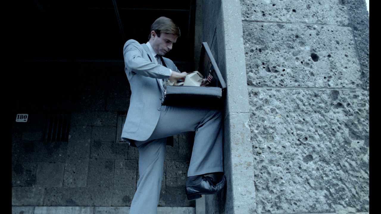 mpv-shot_Possession.1981.2160p.UHD.BDREMUX.HEVC.SDR-Нечипорук_00_05_59_0003