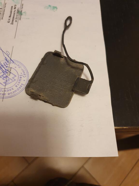 Заглушка буксировочного крюка переднего бампера