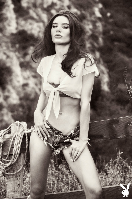 [Image: Lana-PB-0003.jpg]