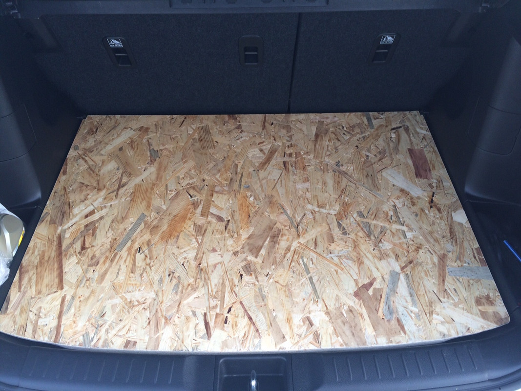 placa OSB croita pe forma portbagajului