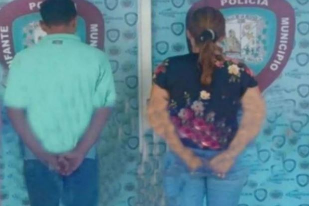 En Venezuela unos padres irresponsables sacaron de la casa a su hijo por tener tos