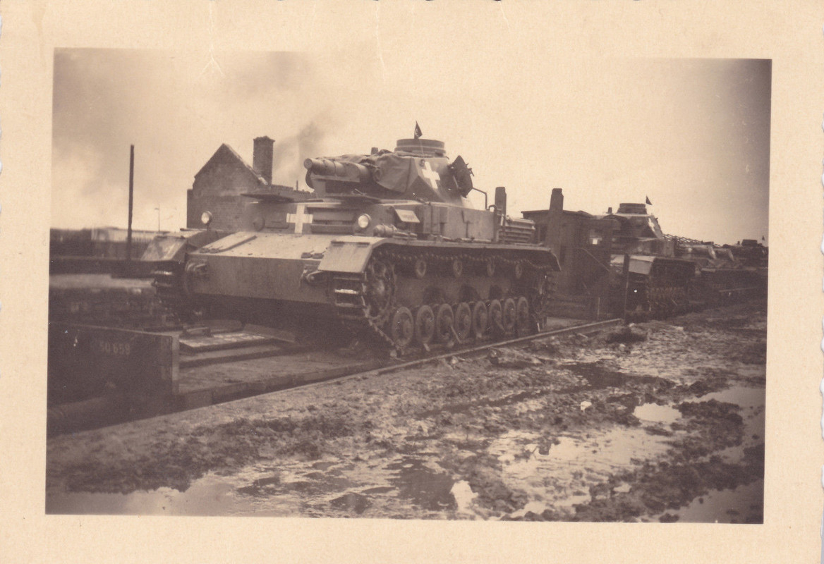 Panzer 4 P IV weißes Balkenkreuz auf Bahn verlad