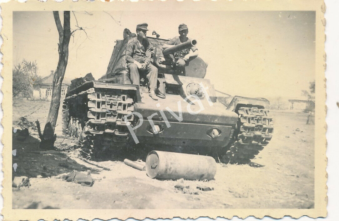 Foto WK II Wehrmacht Soldaten Russ. Panzer char бак Barwenkowo Барвенково K1.17