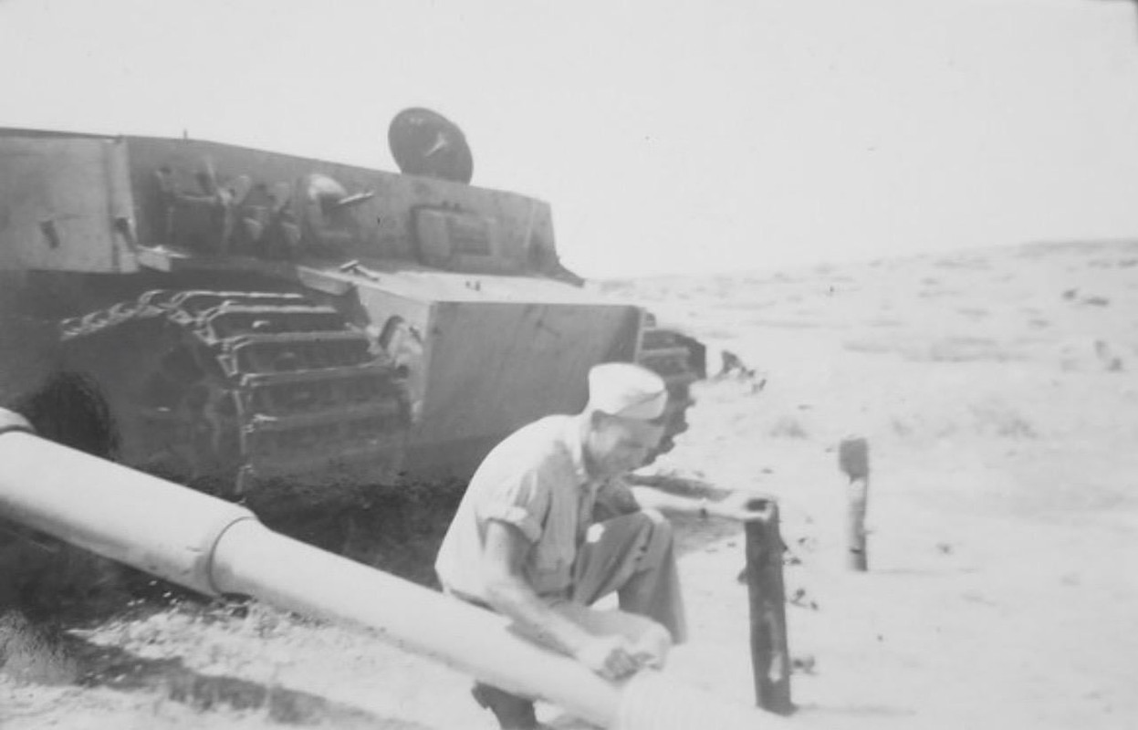 Destroyed Tiger I in Tunisia, North Africa. The vehicle has 14 kill rings on its barrel (2)