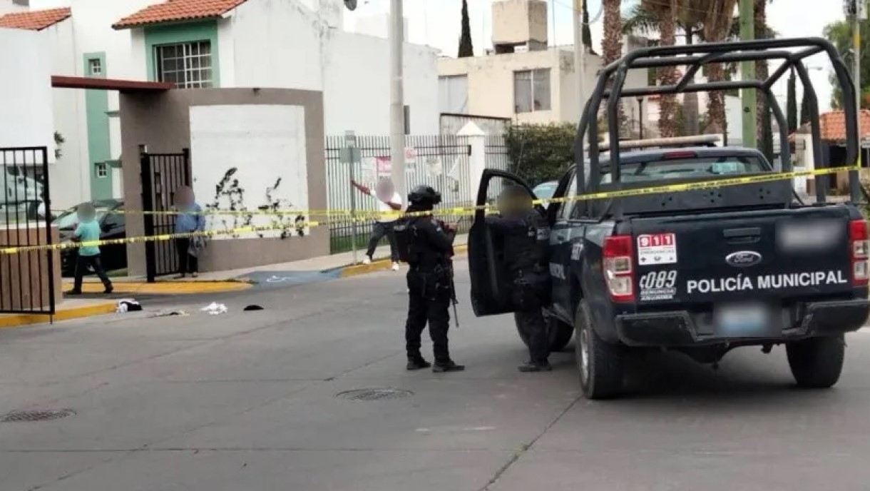 Atacan a guardia de seguridad y balean taquería