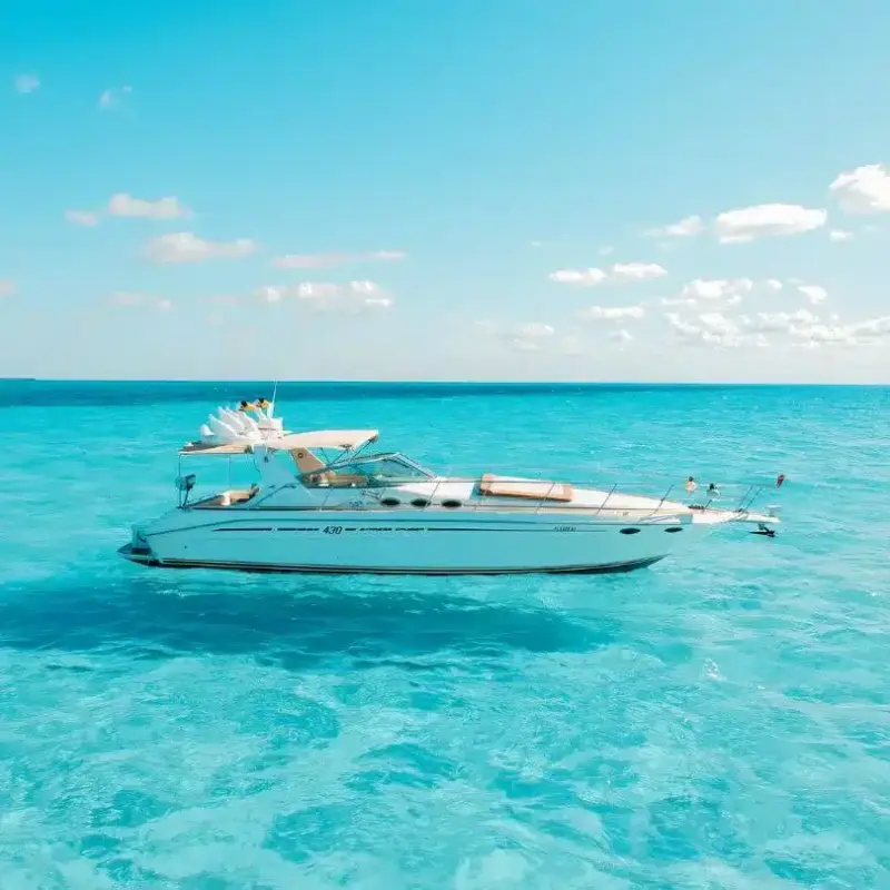 Tata 43 ft boat rental Cancun - Deck area with snorkeling equipment and professional crew service