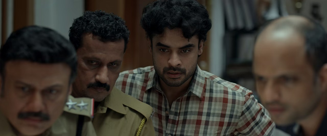 Minnal-Murali-2021-NF-WEBRip-Hindi-Malayalam-720p-10bit-HEVC-AAC-5-1-ESub-mkv-0003