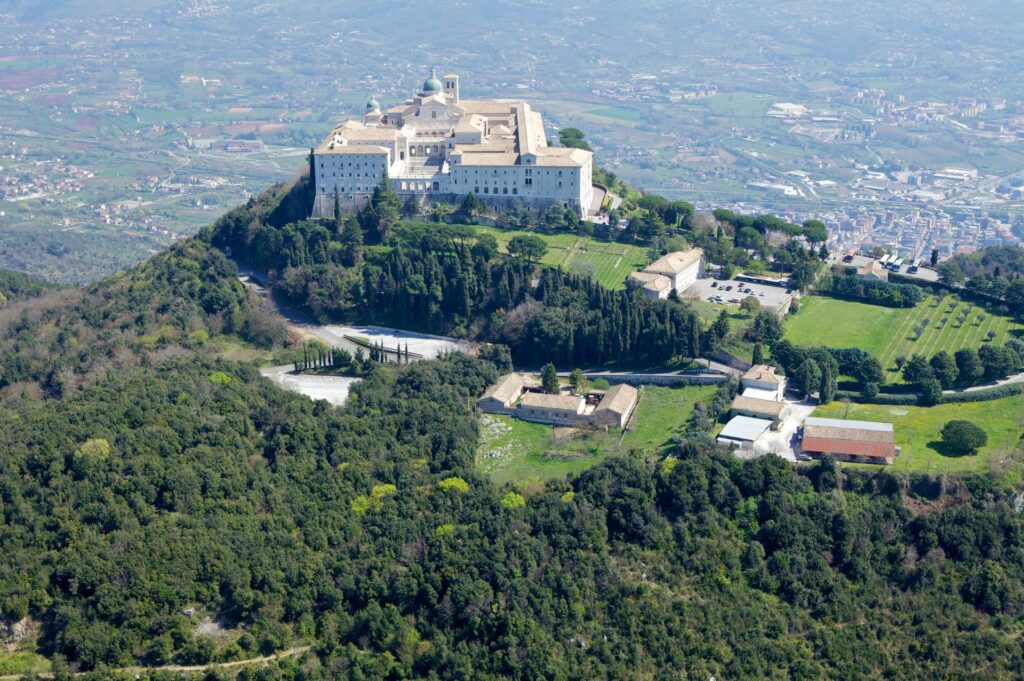 klasztor-na-monte-cassino-wlochy-1024x681