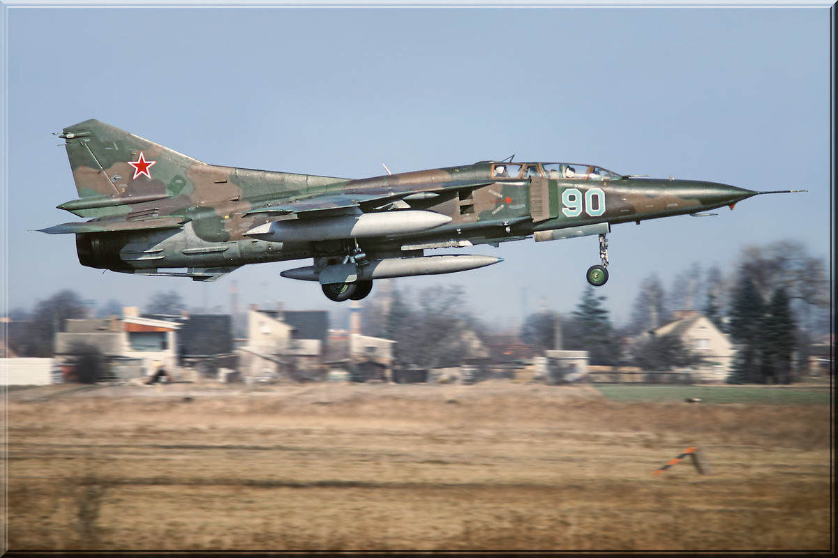 559 APIB Mig-23UB 90 Blue_6902004 (10)_Frühjahr 1993