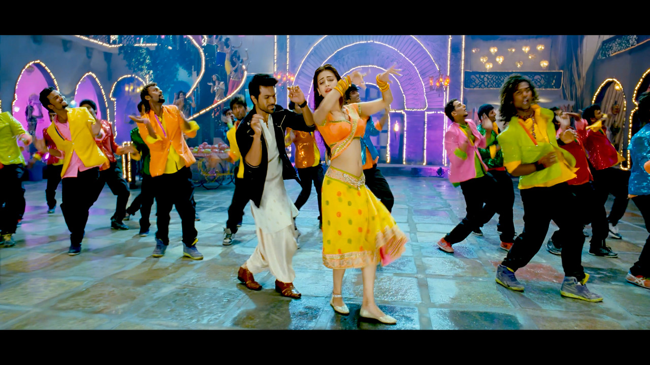 Shruti Haasan From Yevadu Hot Song 4K.mp4_snapshot_02.58.873
