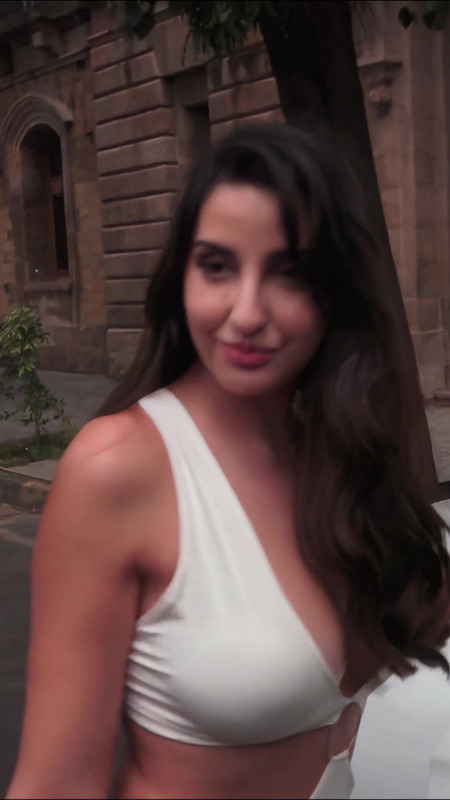 Nora Fatehi Cleavage 78