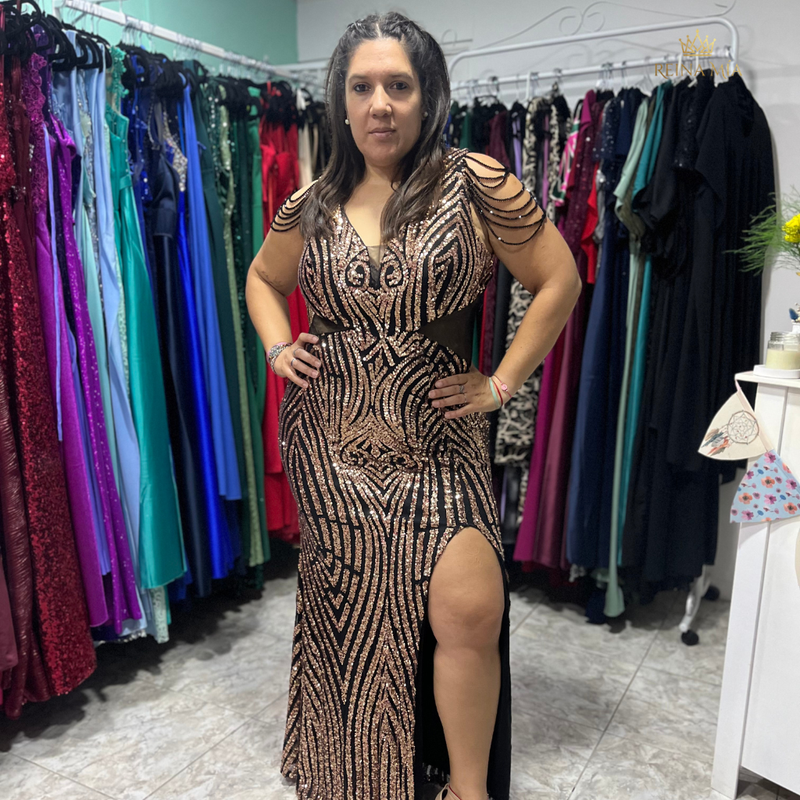 Detalle de cristales de roca en el hombro del Vestido Aura