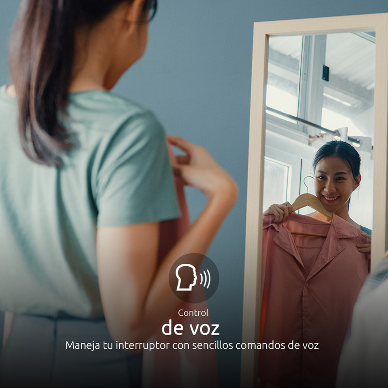 El enchufe inteligente Nexxt mostrando su anillo de luz RGB personalizable.