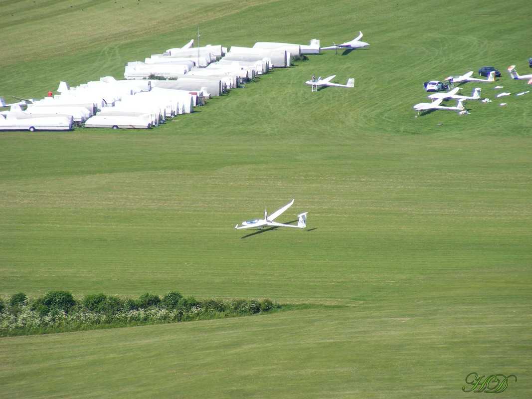 Flights-planes-Ivinghoe-beacon-HD.jpg