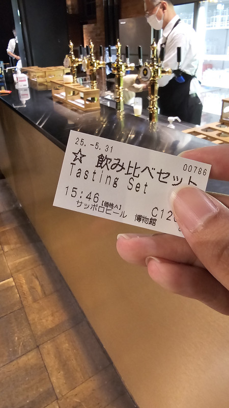 背後則是取餐區