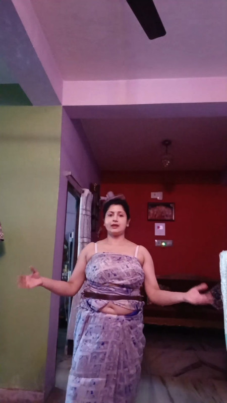busty bengali lady huge tits in white bra and saree mkv snapshot 04 48 425