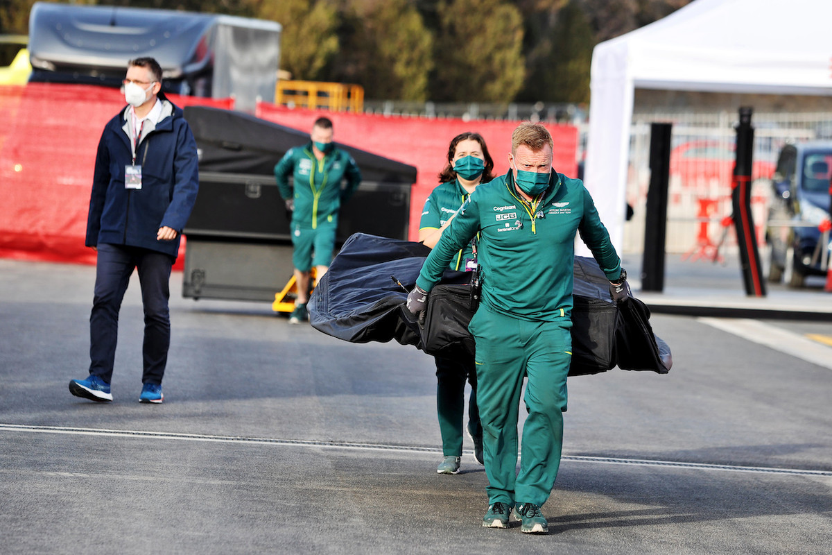 [Imagen: f1-test-barcellona-gallery-day1-439.jpg]