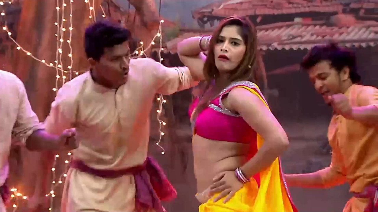 Aniktha Sexy Item Dance.mkv_snapshot_01.00.025