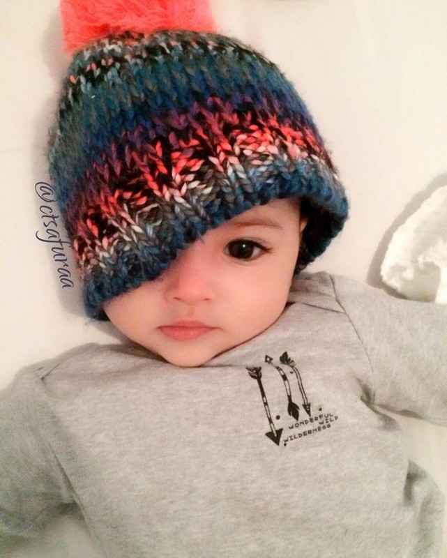 Родители выложили в сеть фотографии своей девочки и она покорила миллионы своим взглядом