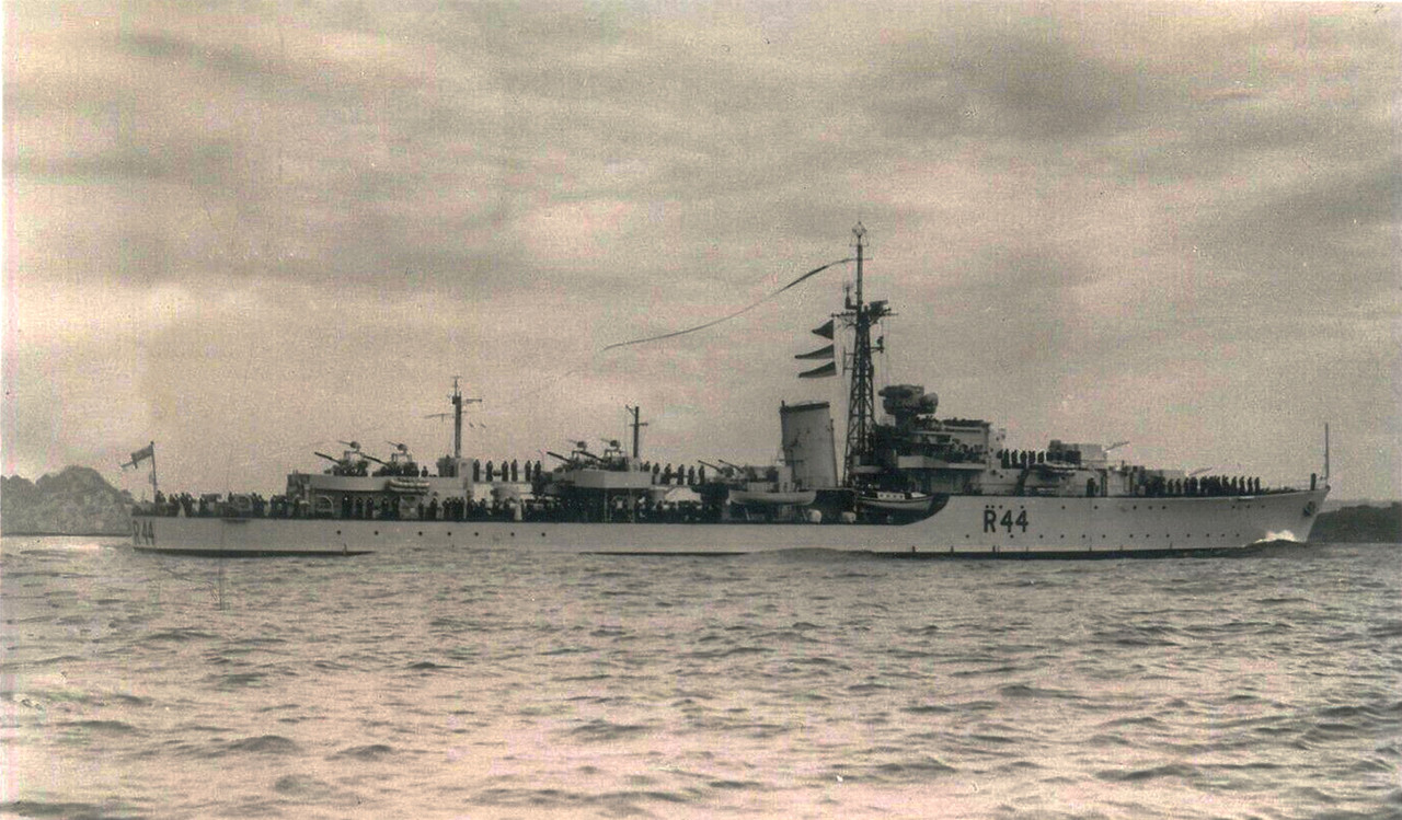 HMS Lagos (R.44)
