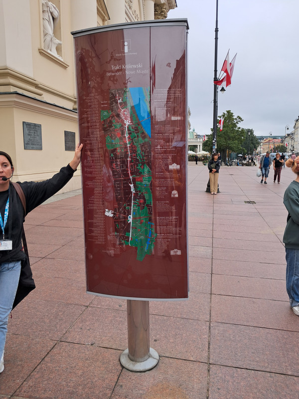 Varsovia 2024 la ciudad Fénix que resurgió de sus cenizas. - Blogs of Poland - Dia 1-Palacio Real, centro histórico y Free tour. (38)