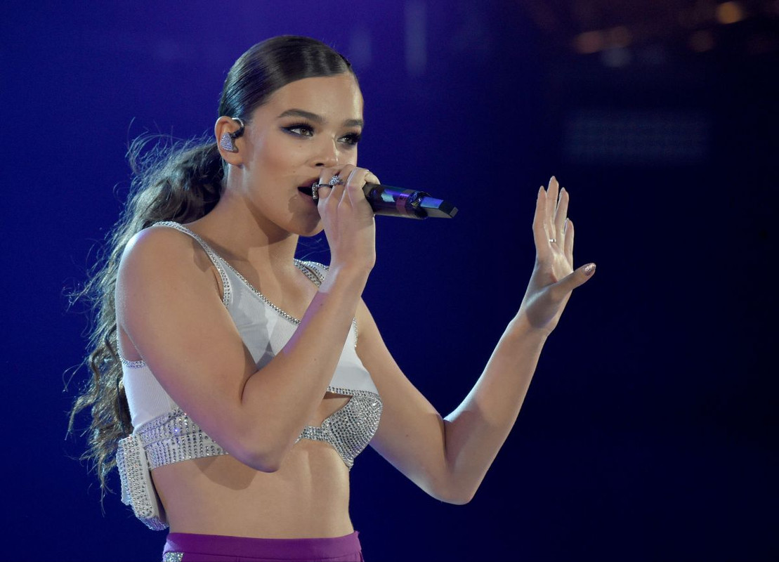 hailee-steinfeld-performs-at-isle-of-mtv-concert-in-malta-06-27-