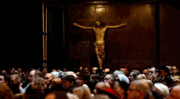 L’Italia smarrisce il senso del sacro e si riduce il numero dei cattolici dans Articoli di Giornali e News L-Italia-smarrisce-il-senso-del-sacro-e-si-riduce-il-numero-dei-cattolici