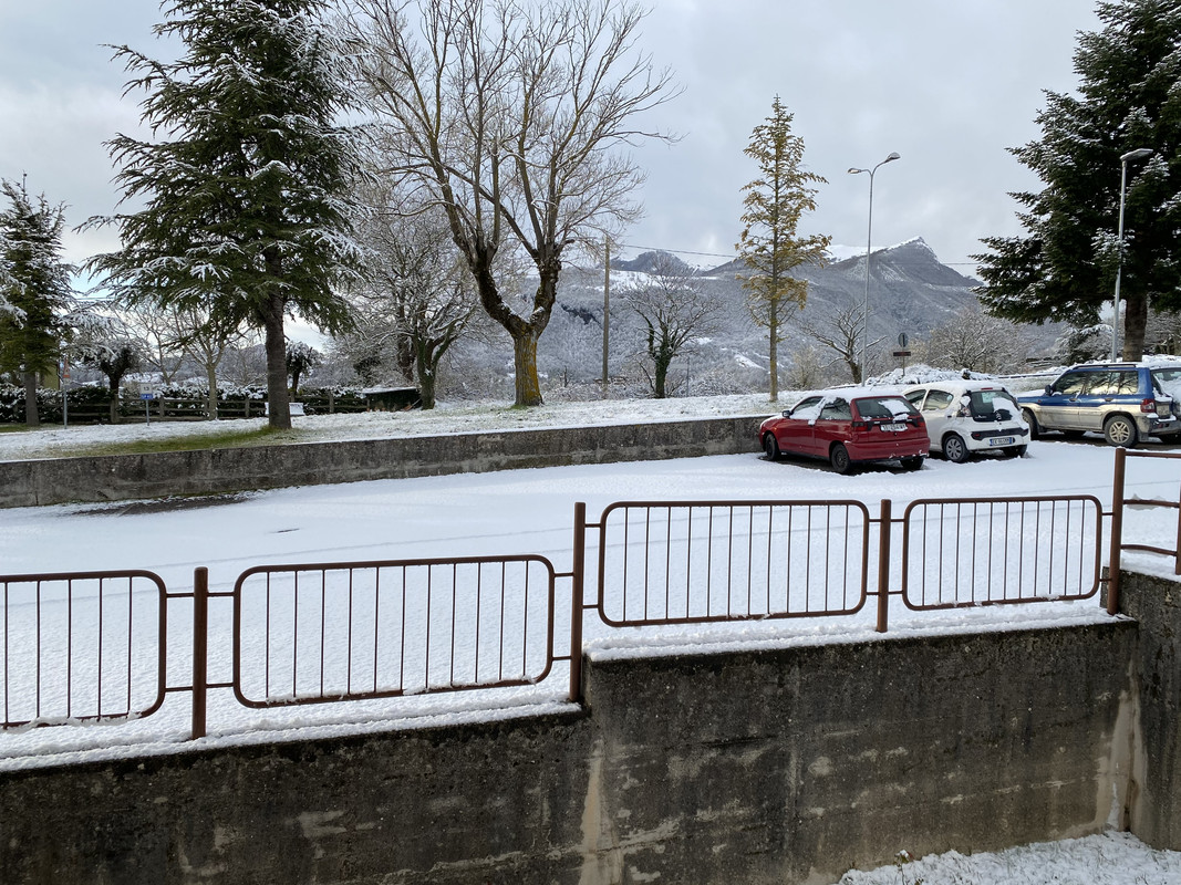 4A52B4F0-B509-40DF-BCE9-FDFDDCEF18EC