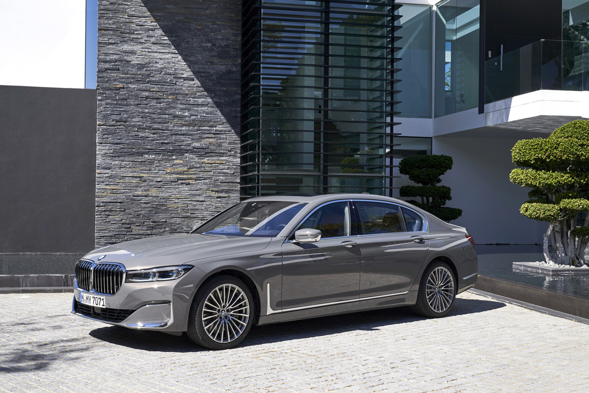 P90342323_highRes_the-new-bmw-750li-xd