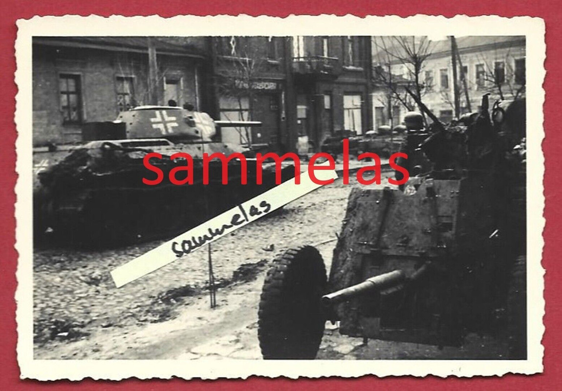 WK2 Foto Beute Panzer Kampfeinsatz Straßenkampf Geb.Pio.Btl.54 Balkenkreuz