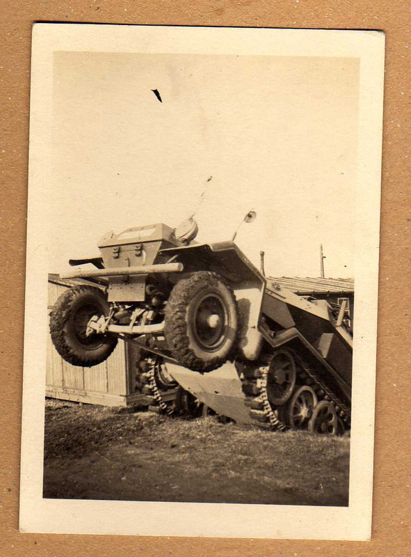 Foto II.Weltkrieg ein Wehrmacht Schützenpanzerwa