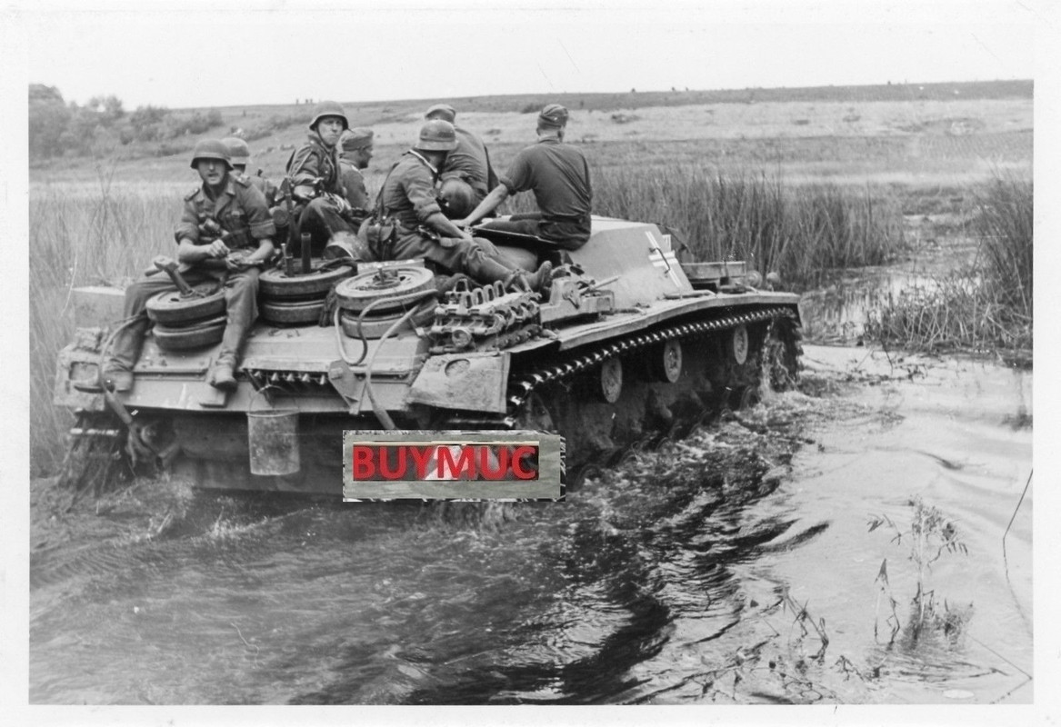 LARGE FOTO PANZER TANK STURMGESCHÜTZ 3,4,16 RUSS