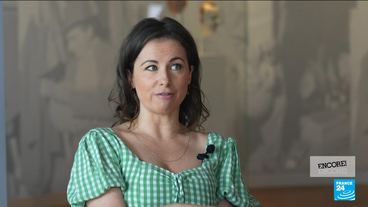 Jeff Koons on juxtaposing the ordinary with the opulent • FRANCE 24 English.mp4_snapshot_01.54_[2021