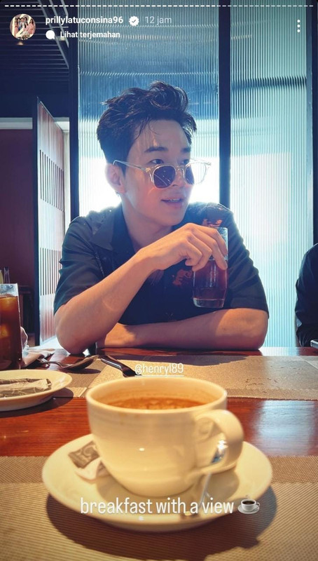 Henry Lau dan Prilly Latuconsina ngopi bareng saat jam sarapan.