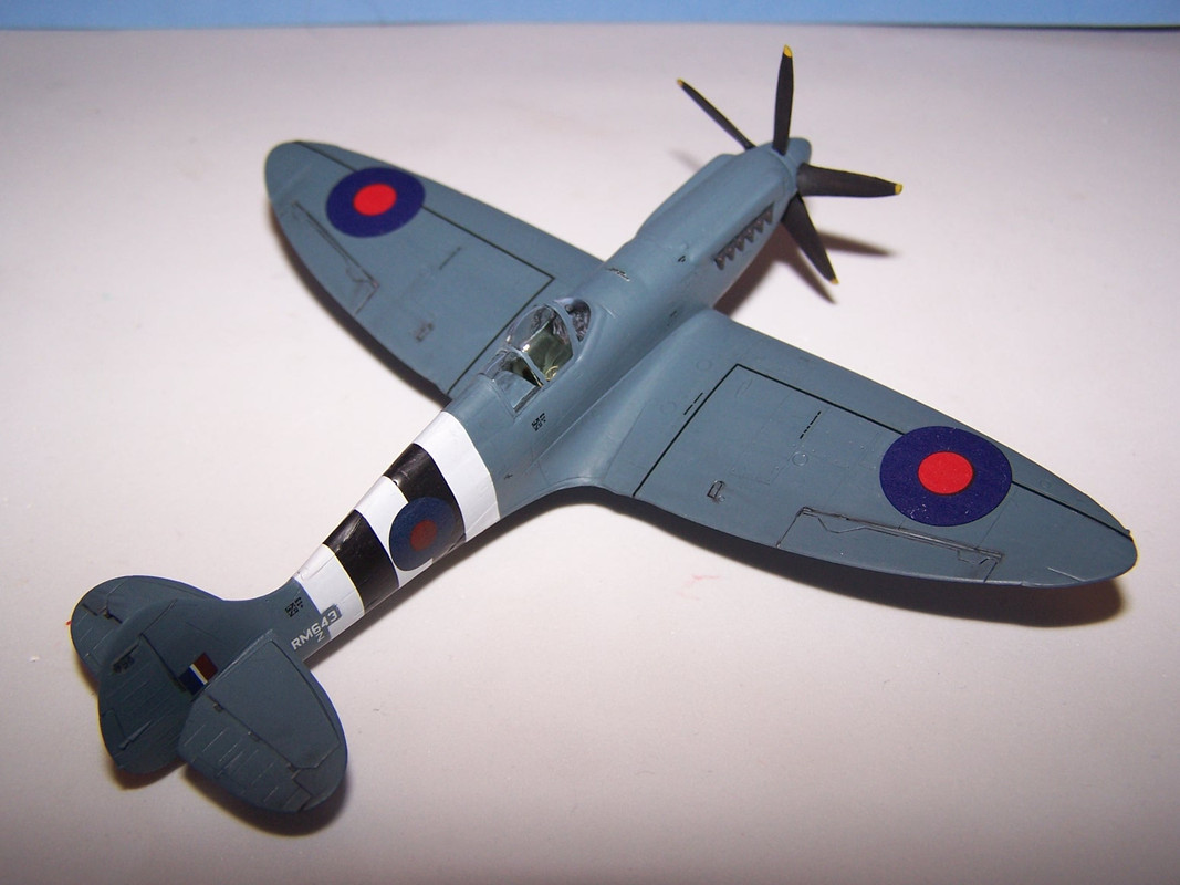 Fujimi_Spitfire_PR19_RS
