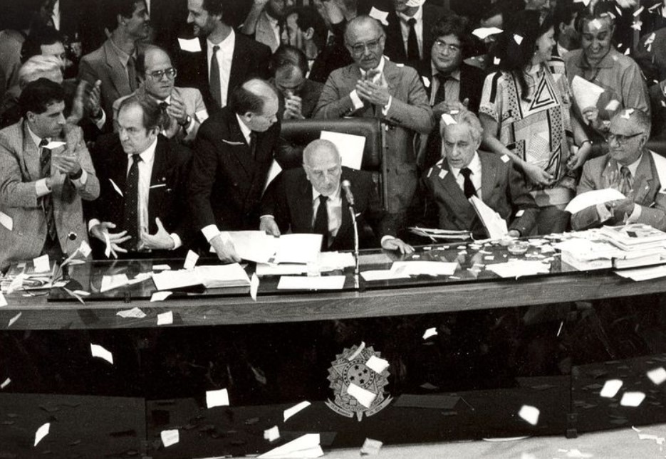 Brasília - A Assembleia Nacional Constituinte completa 30 anos de instalação. Na foto, o dia da promulgação do texto - Arquivo/Agência Brasil