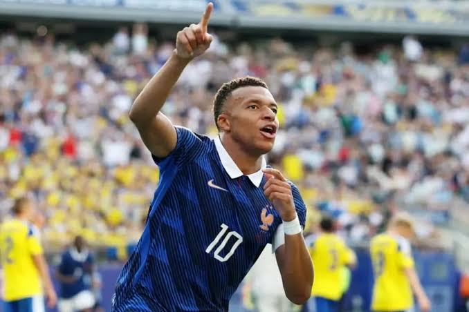 Kylian Mbappe Breaks World Cup Knockout Scoring Record as France Defeat Sweden 3-0