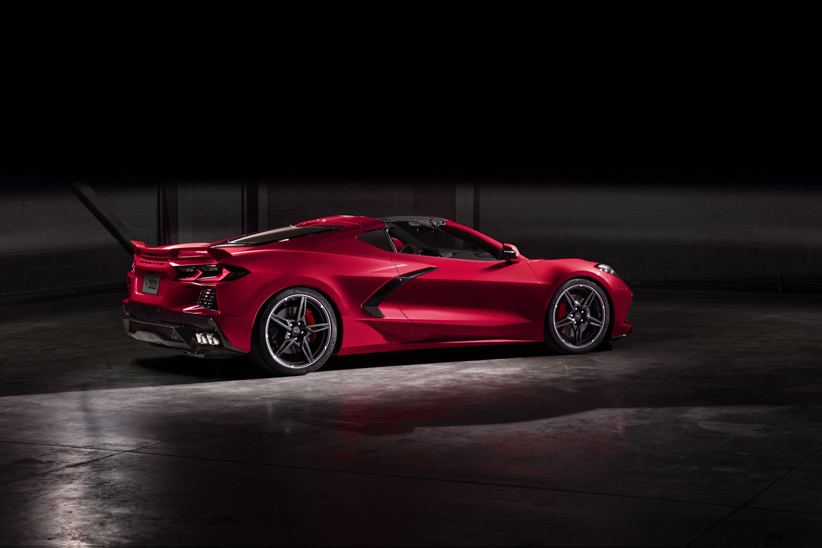 2020-Chevrolet-Corvette-Stingray-023